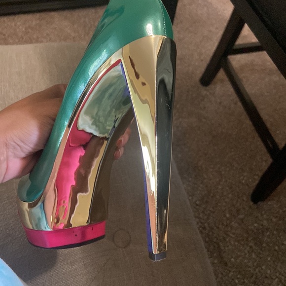 Brian Atwood Women's Leonida Turquoise Patent Pump size 9 1/2 - Picture 8 of 10
